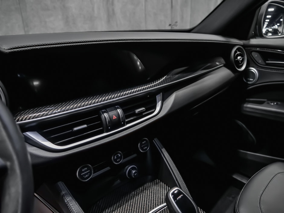 Alfa Romeo Stelvio Quadrifoglio 2022-11