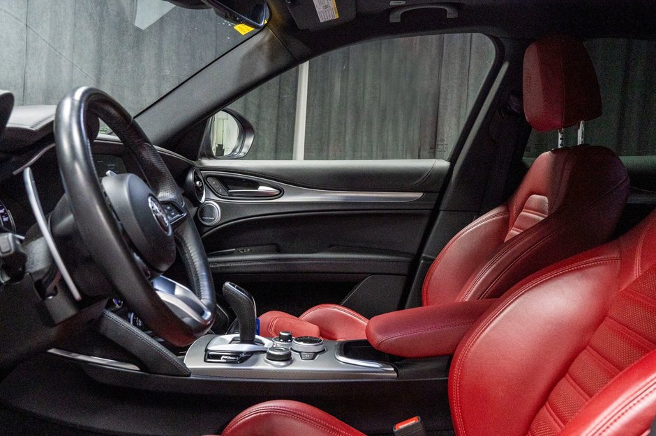 2022 Alfa Romeo Stelvio VELOCE-10