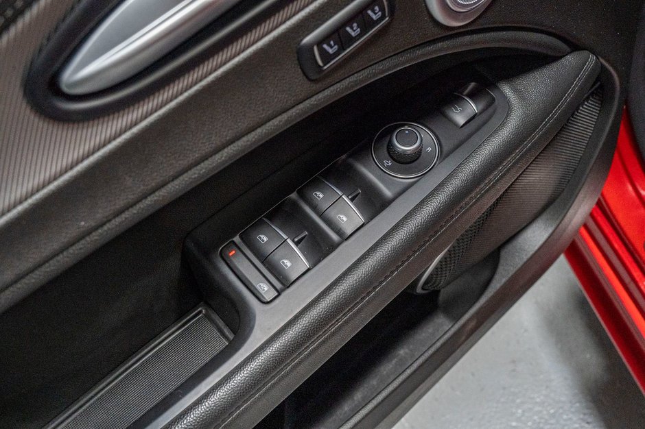 2022 Alfa Romeo Stelvio VELOCE-12