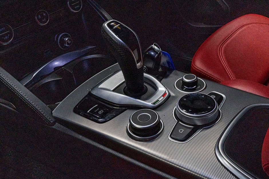 2022 Alfa Romeo Stelvio VELOCE-13