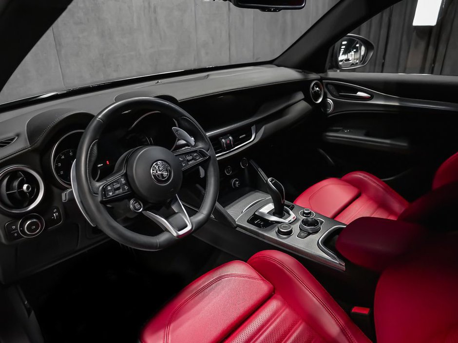 Alfa Romeo Stelvio VELOCE 2023-6