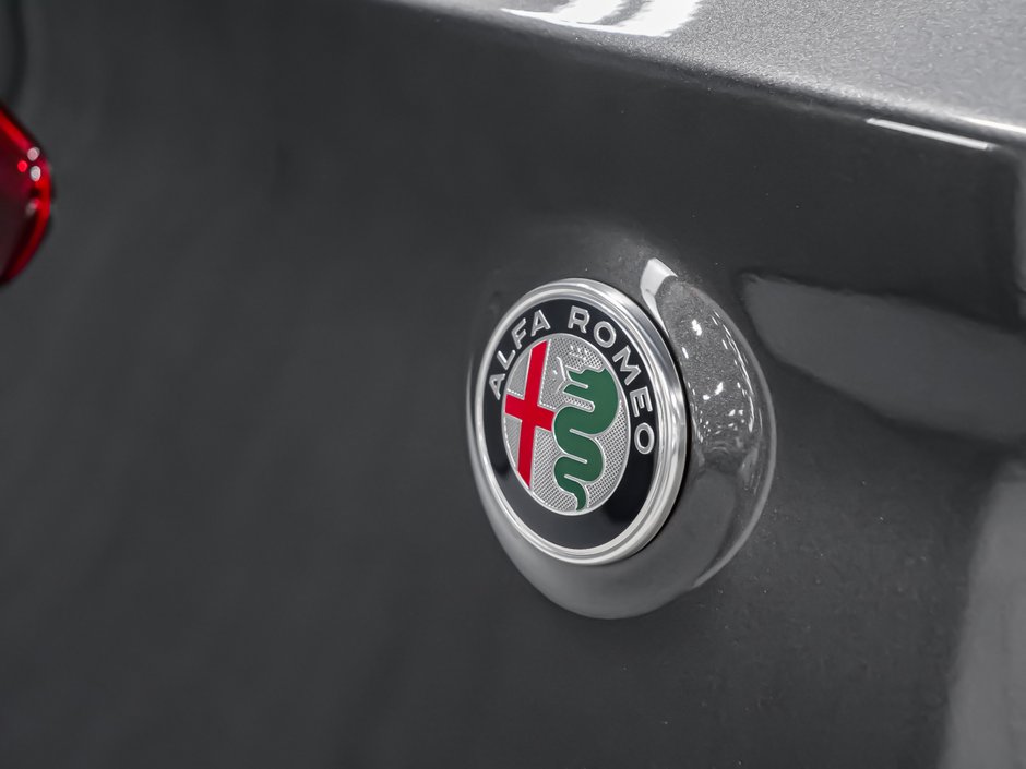 Alfa Romeo Stelvio VELOCE HARMAN KARDON SOUNS SYSTEM SPORT SEATS 2023-6