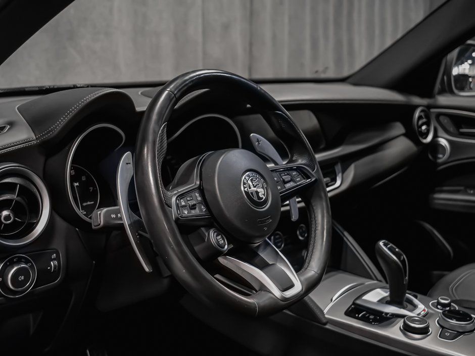 Alfa Romeo Stelvio VELOCE HARMAN KARDON SOUNS SYSTEM SPORT SEATS 2023-9