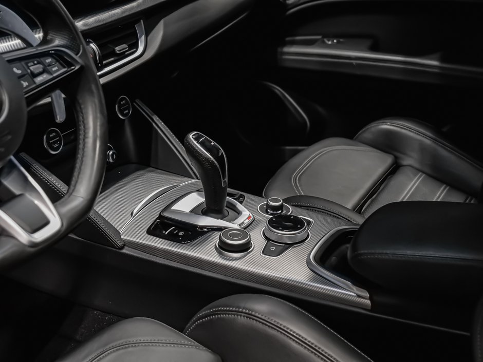 Alfa Romeo Stelvio VELOCE HARMAN KARDON SOUNS SYSTEM SPORT SEATS 2023-8