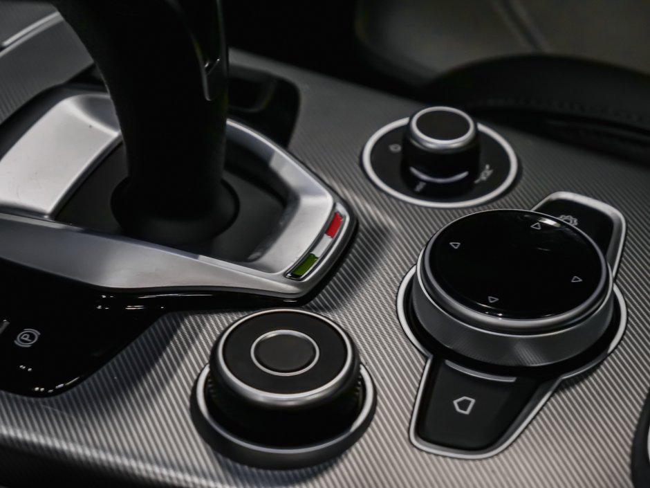 Alfa Romeo Stelvio VELOCE HARMAN KARDON SOUNS SYSTEM SPORT SEATS 2023-11