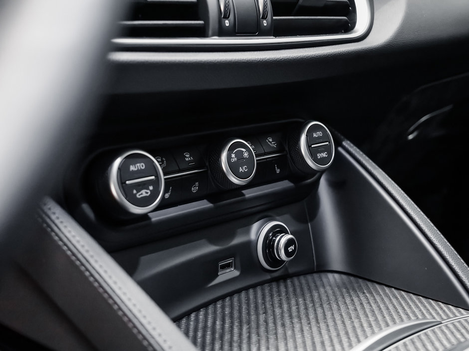 Alfa Romeo Stelvio QUADRIFOGLIO 2024-35