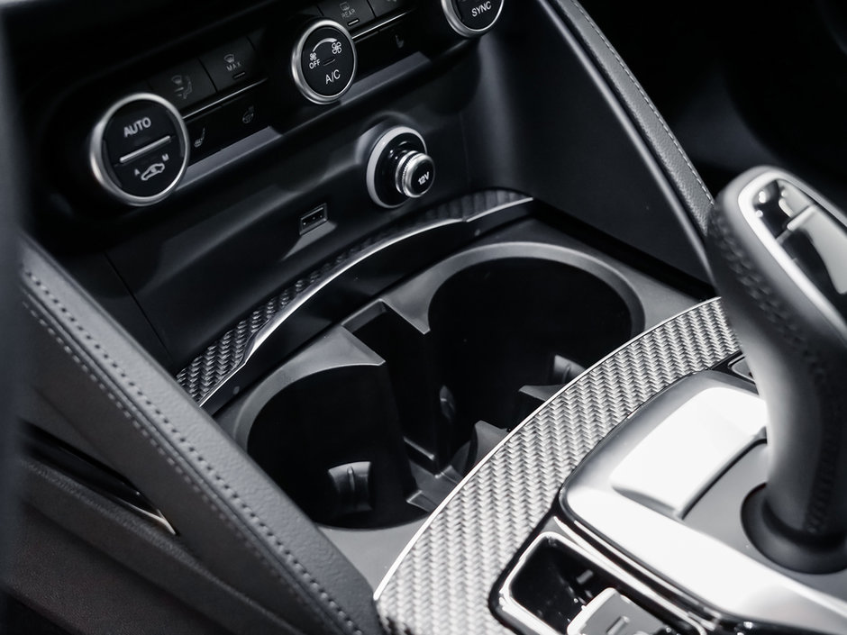 Alfa Romeo Stelvio QUADRIFOGLIO 2024-36