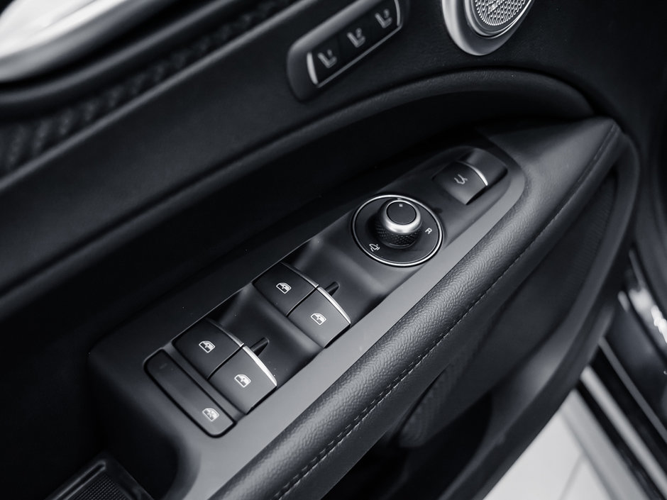 Alfa Romeo Stelvio QUADRIFOGLIO 2024-48
