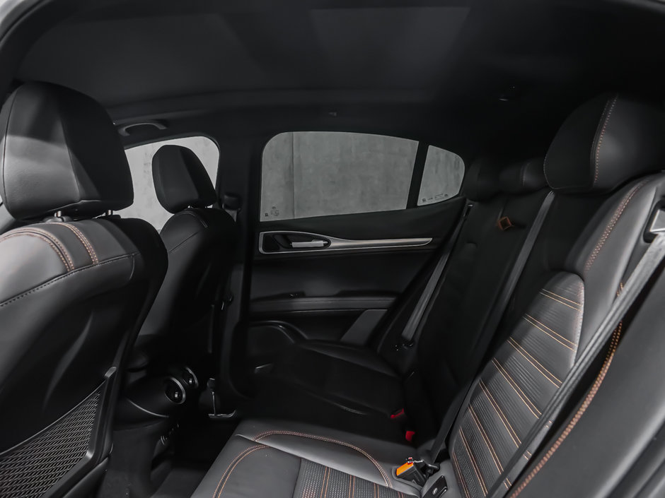 Alfa Romeo Stelvio  2025-37