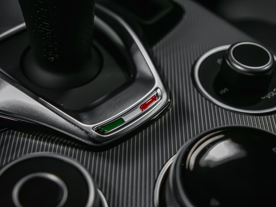 Alfa Romeo Stelvio  2025-28