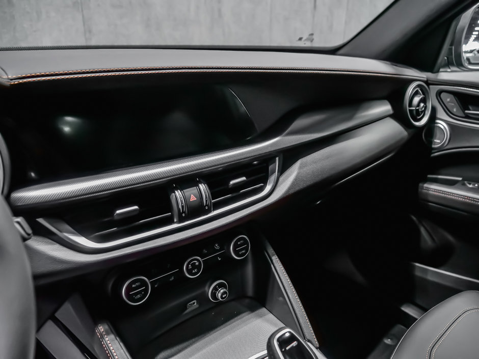 Alfa Romeo Stelvio Intensa 2025-17