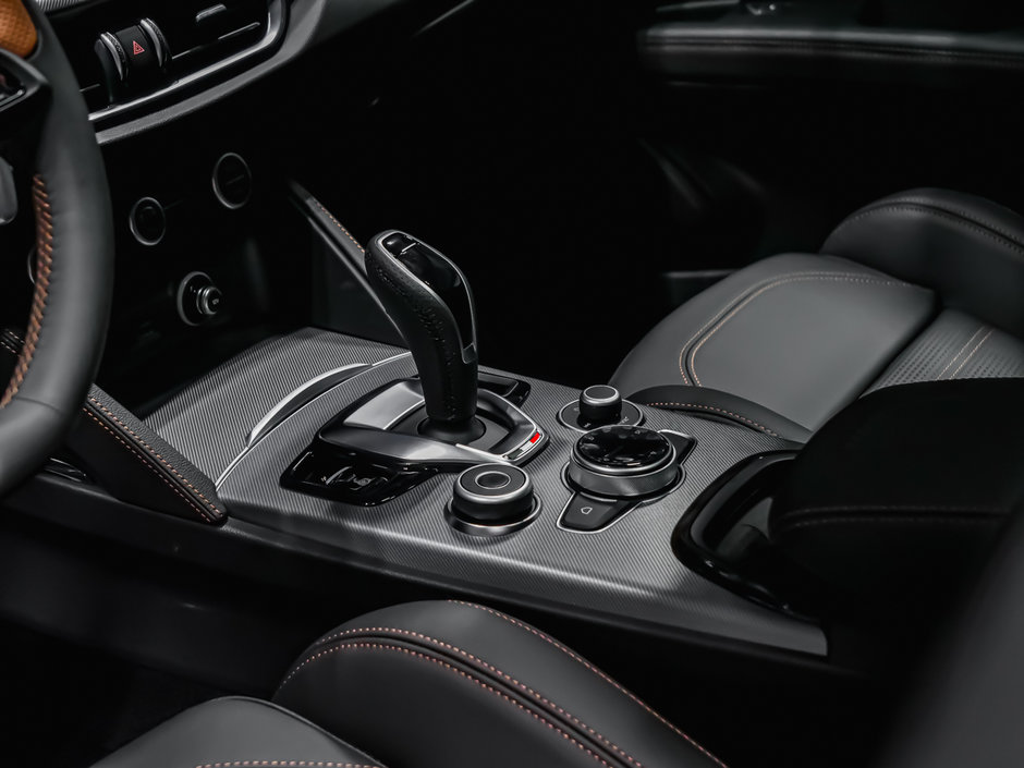 Alfa Romeo Stelvio Intensa 2025-12
