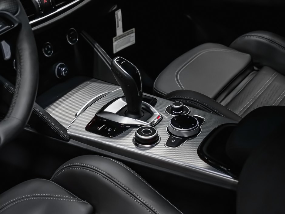 Alfa Romeo Stelvio  2025-12