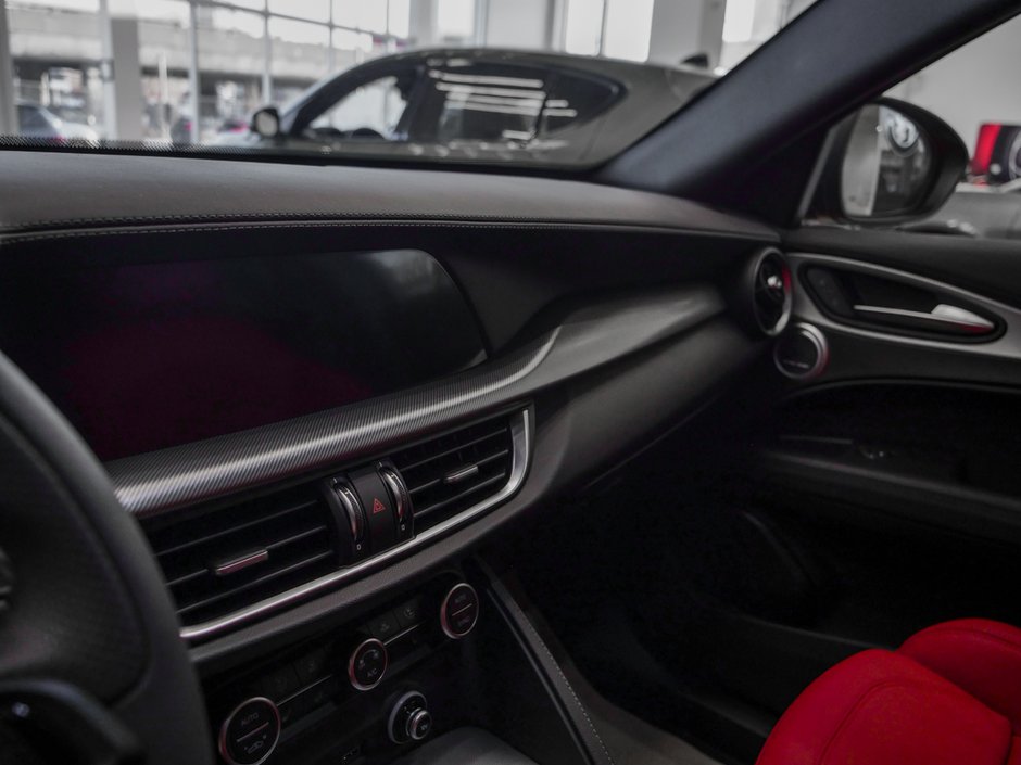 Alfa Romeo Stelvio  2025-20