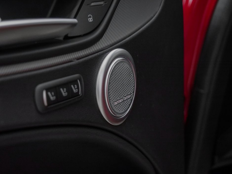 Alfa Romeo Stelvio  2025-12