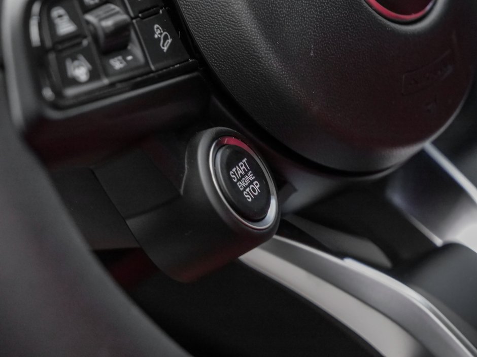 Alfa Romeo Stelvio  2025-14