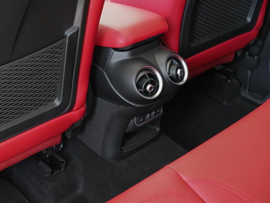 Alfa Romeo Stelvio Base 2025-36