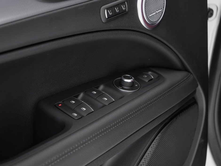 Alfa Romeo Stelvio Base 2025-28