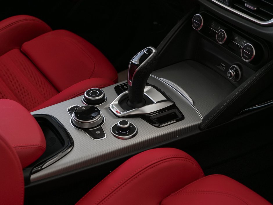 Alfa Romeo Stelvio Base 2025-41