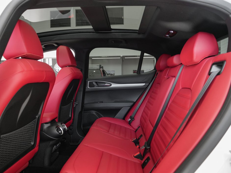 Alfa Romeo Stelvio Base 2025-33