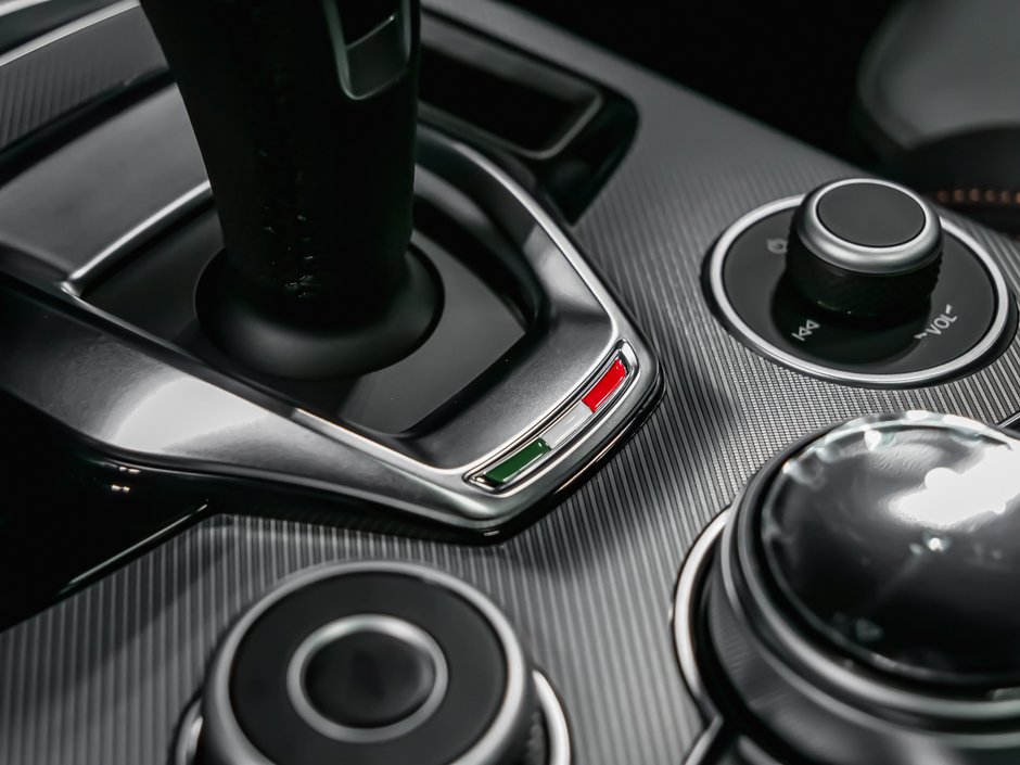 Alfa Romeo Stelvio Intensa 2025-16