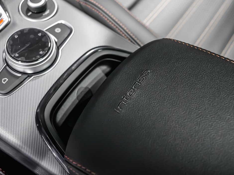 Alfa Romeo Stelvio Intensa 2025-18