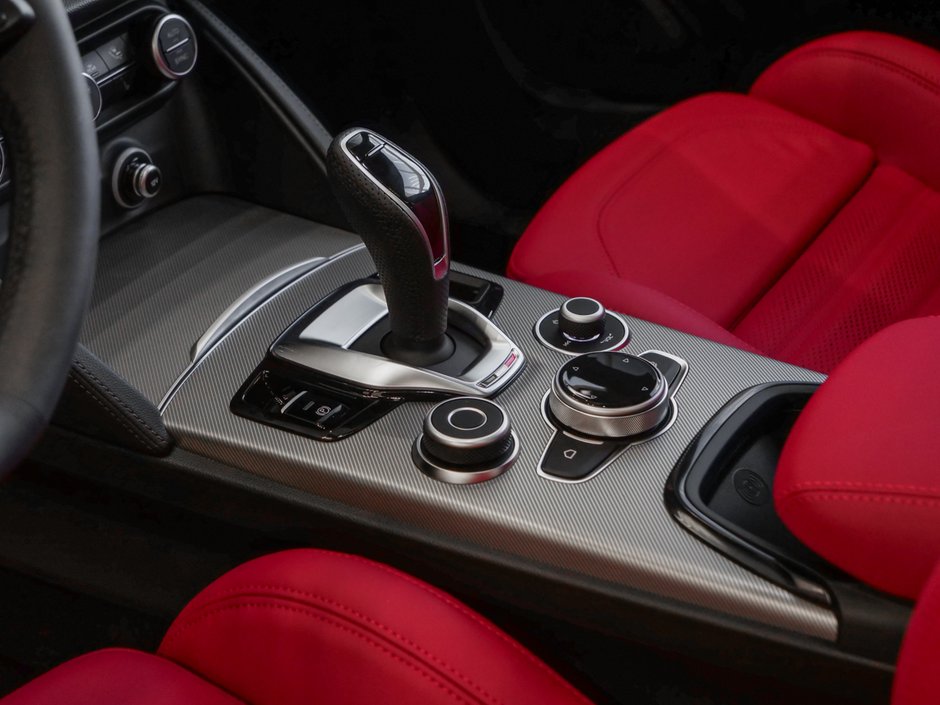 2025 Alfa Romeo Stelvio-13