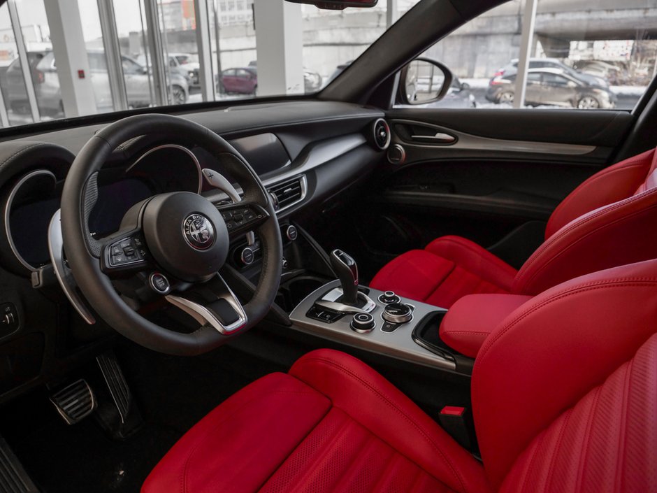 2025 Alfa Romeo Stelvio-12