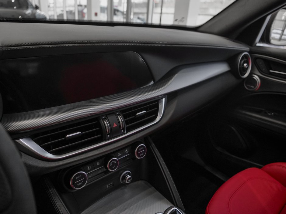 2025 Alfa Romeo Stelvio-16