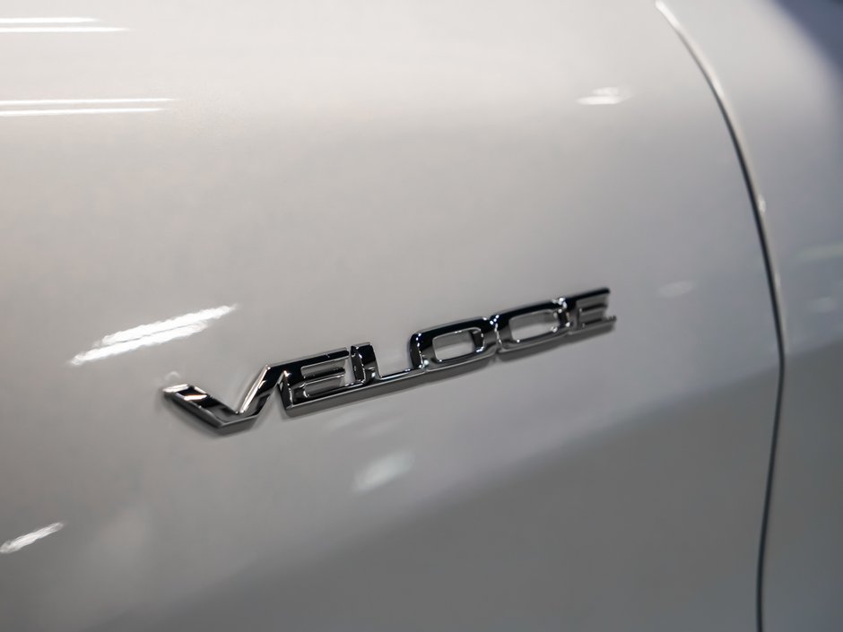 Alfa Romeo Stelvio  2025-13