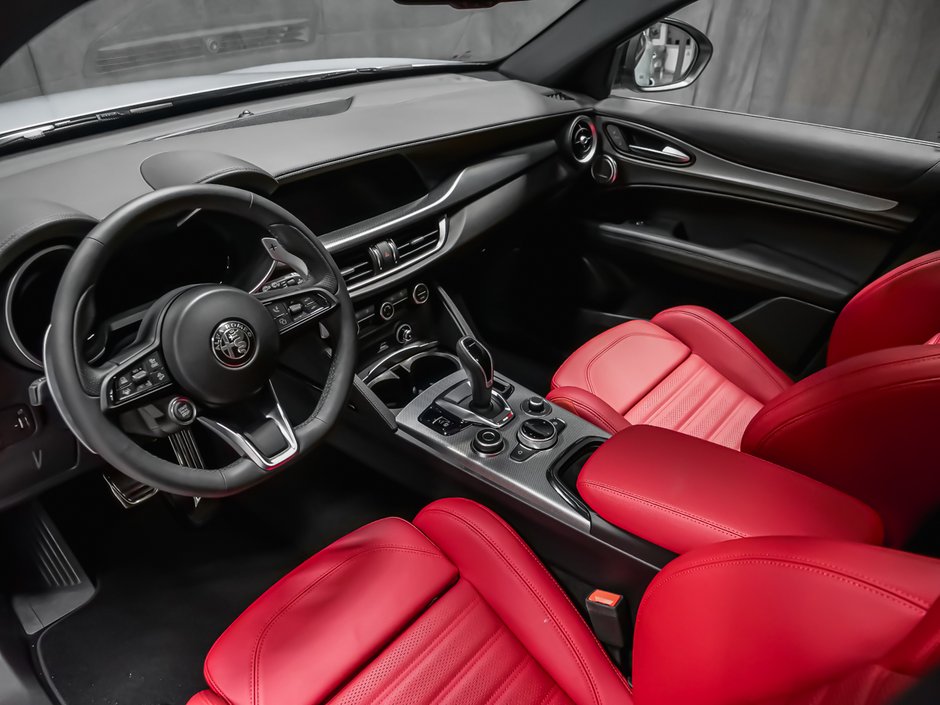 Alfa Romeo Stelvio  2025-7