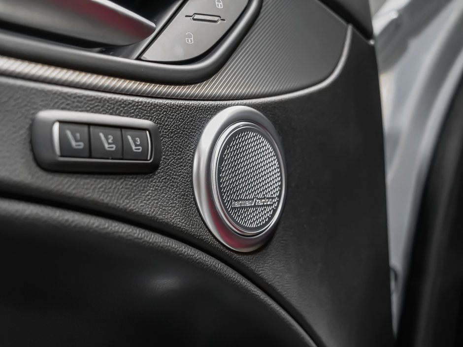 Alfa Romeo Stelvio  2025-6