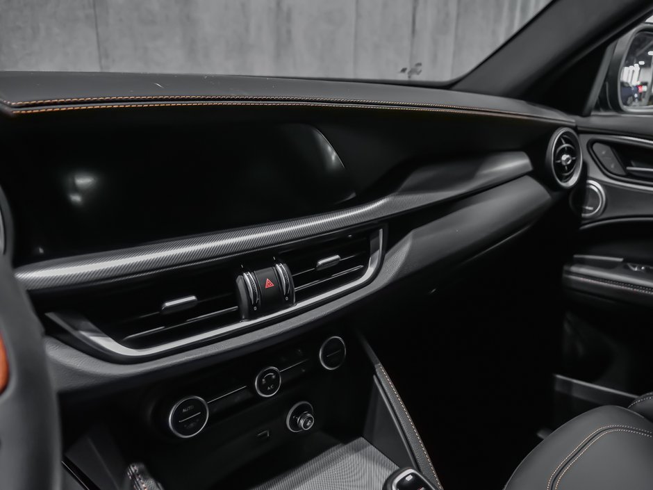 Alfa Romeo Stelvio Intensa 2025-26