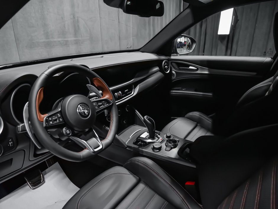 Alfa Romeo Stelvio Intensa 2025-16