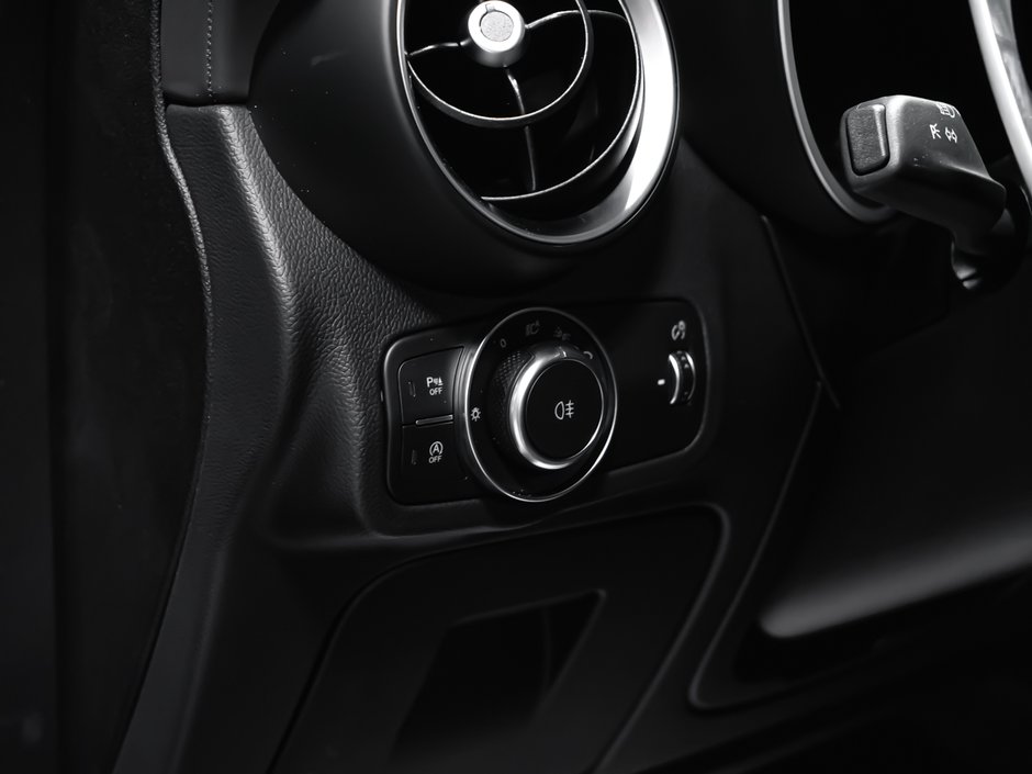 Alfa Romeo Stelvio Intensa 2025-19