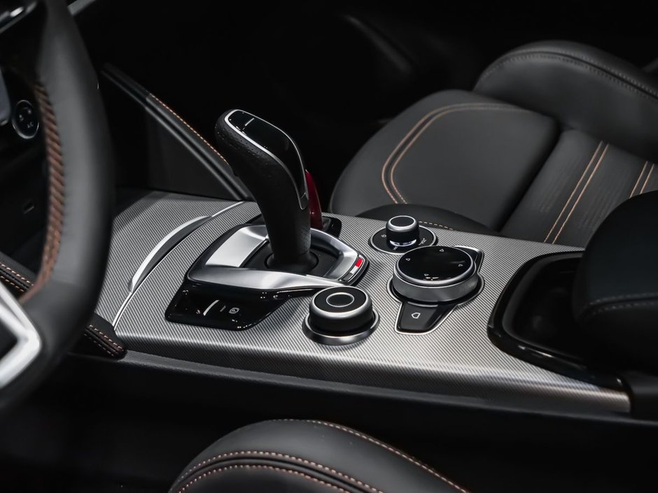 Alfa Romeo Stelvio Intensa 2025-10