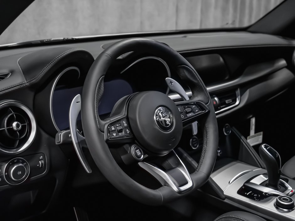 Alfa Romeo Stelvio VELOCE 2025-13