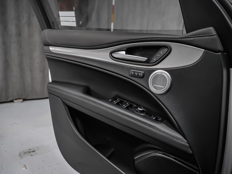 2026 Alfa Romeo Stelvio Core-12