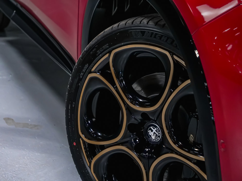 2025 Alfa Romeo TONALE PHEV Intensa-17
