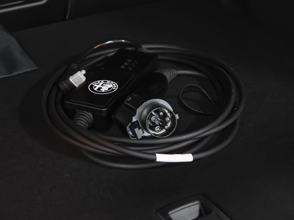 Alfa Romeo Tonale PHEV TRIBUTO 2025-11