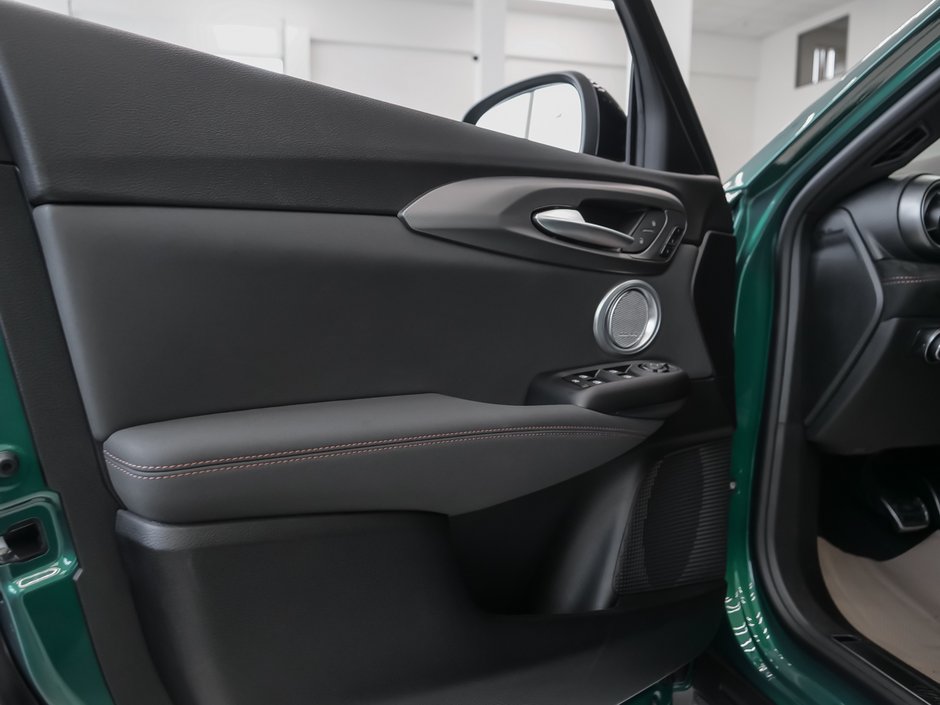 Alfa Romeo Tonale Intensa 2025-17