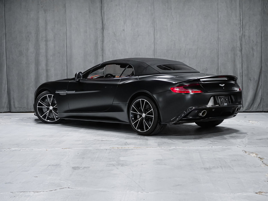 Aston Martin Vanquish  2014-3