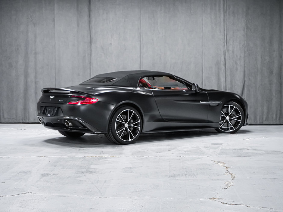 Aston Martin Vanquish  2014-5