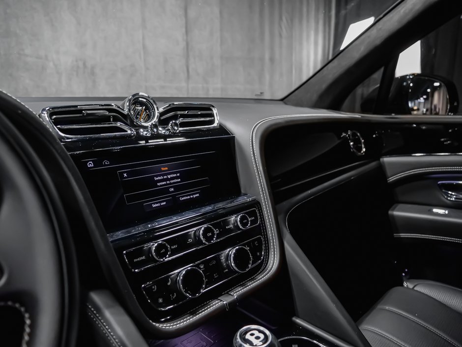 Bentley Bentayga V8 2021-12