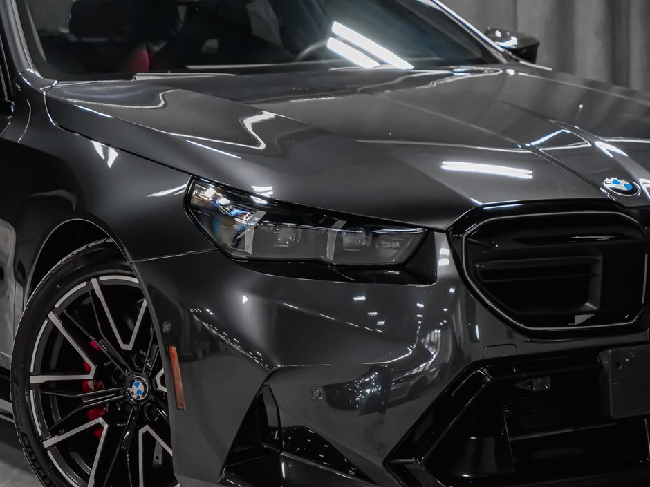2025 BMW M5-32