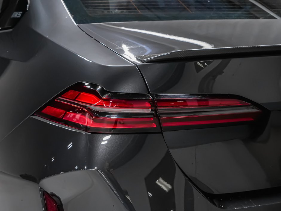 2025 BMW M5-8