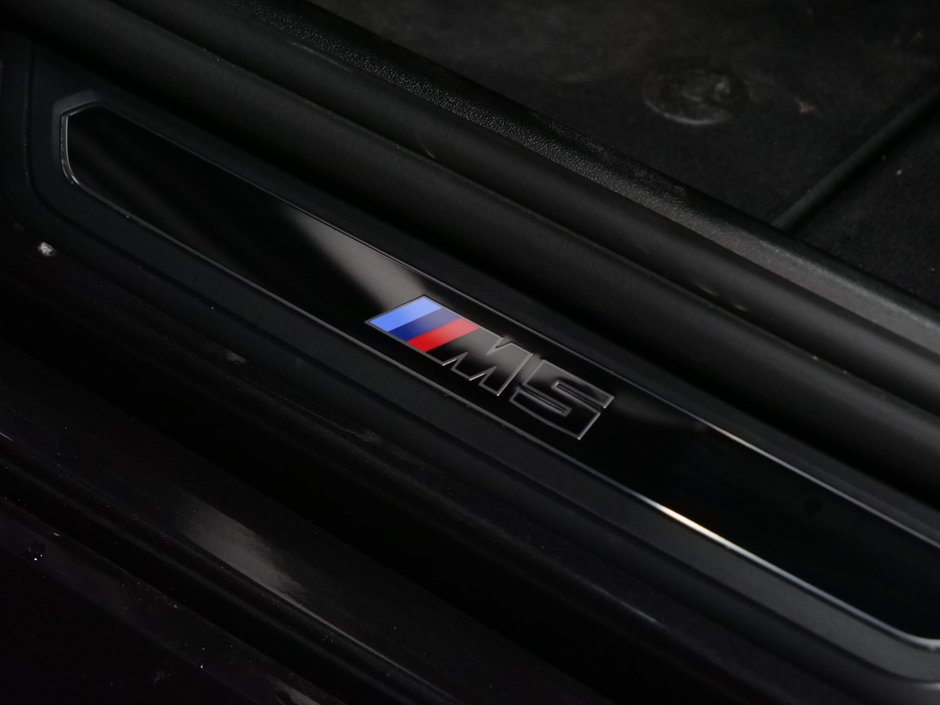 2025 BMW M5-41