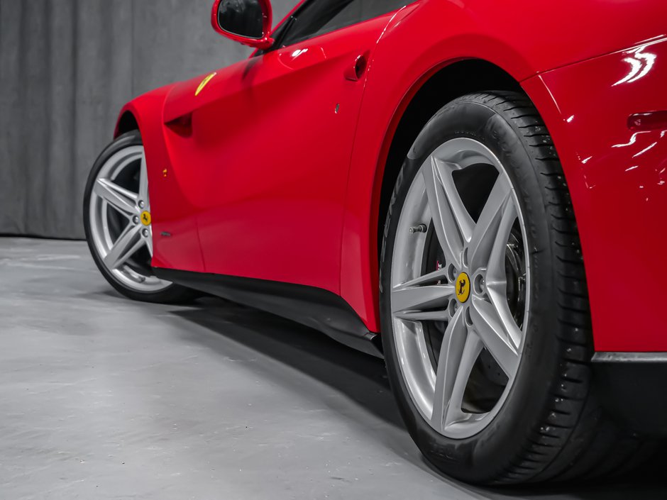 2016 Ferrari F12berlinetta-11