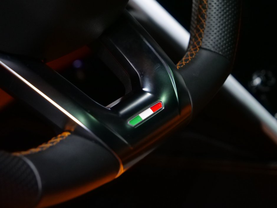 2020 Lamborghini Urus-13