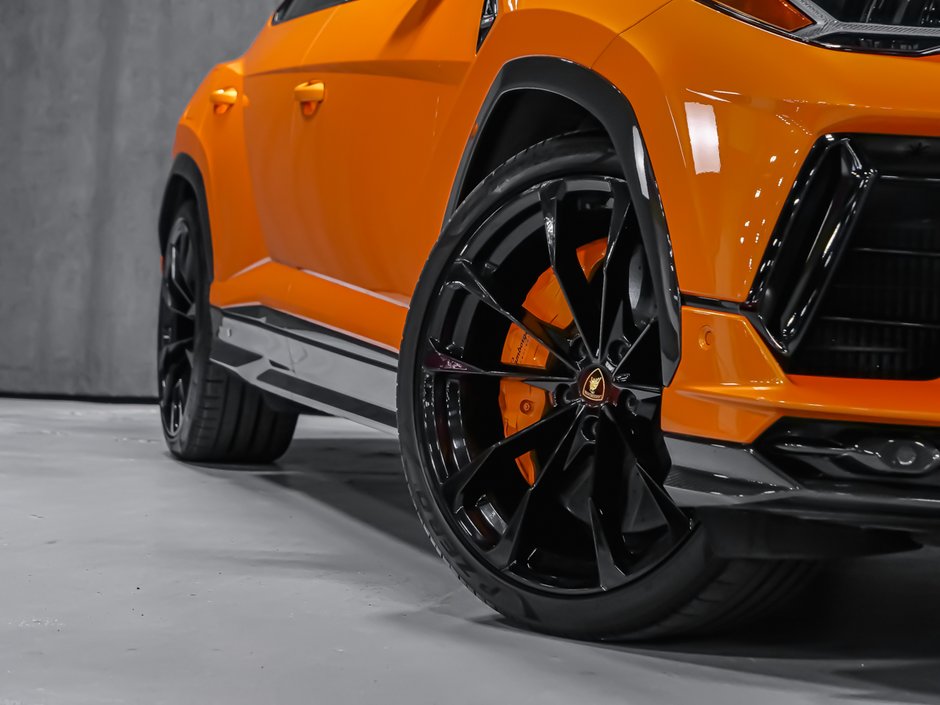 2023 Lamborghini Urus-12